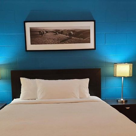 Roadking Inns Motel YYC Eksteriør billede